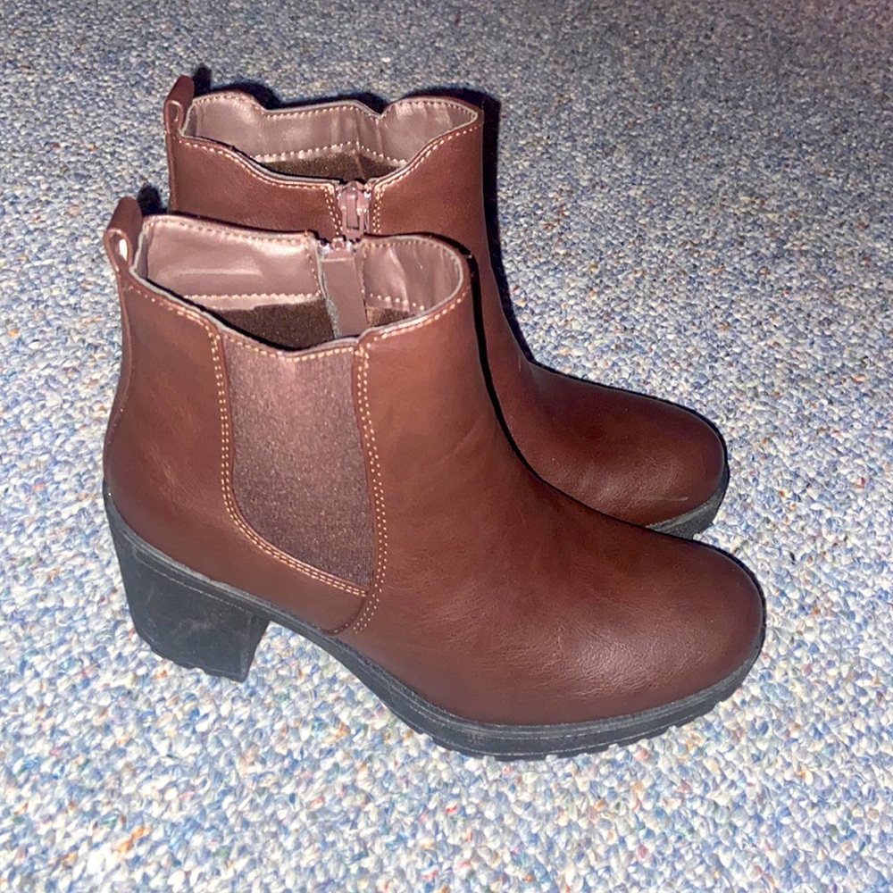 NWOT Dark brown ankle boots